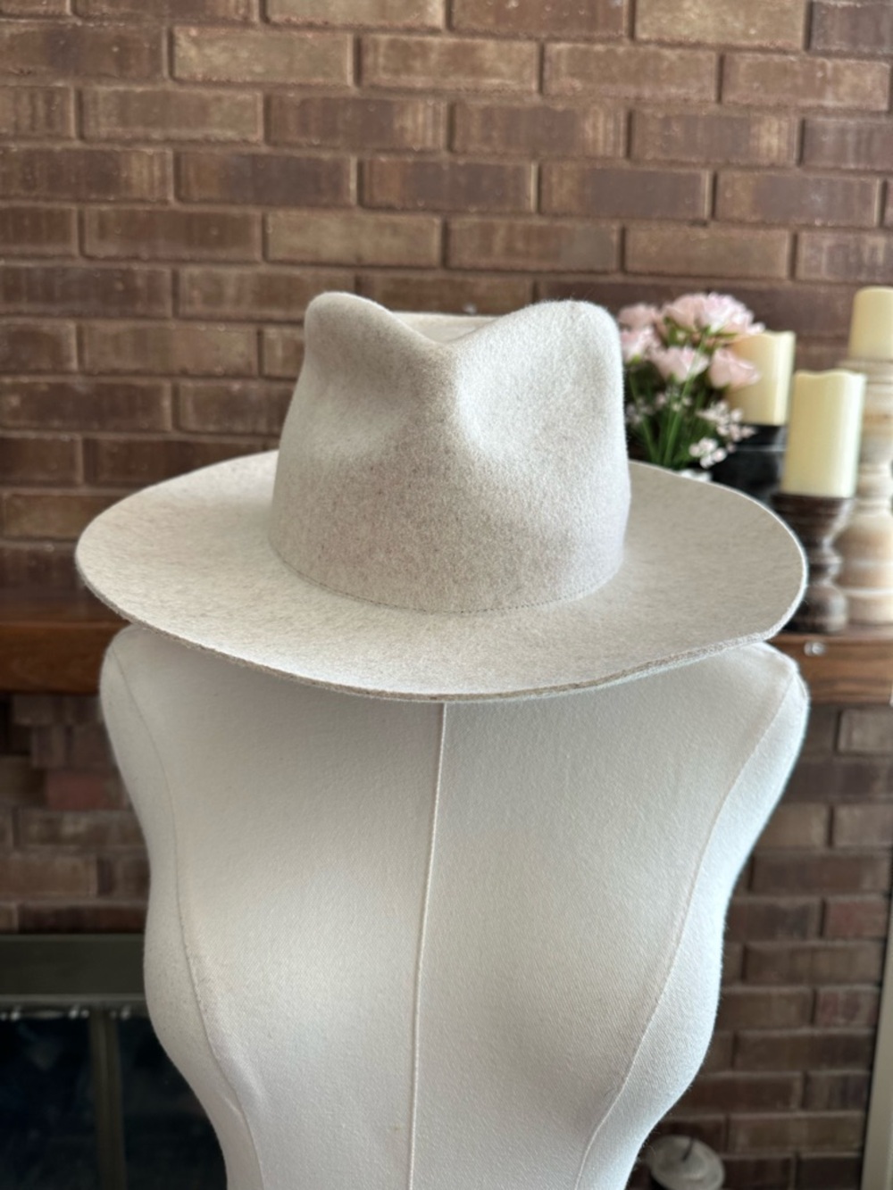 Gigi Pip Wool Rancher Hat Oatmeal Cream Teardrop Crown Wide Brim Size 57 S/M
